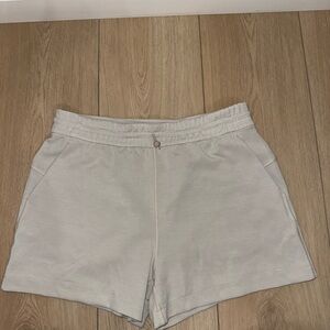 Women's Size 10 Ivory Softstreme Lululemon Shorts